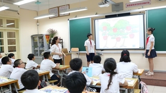 Khi giáo viên được thưởng Tết