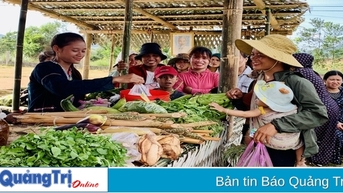 ឃុំ Huong Linh រៀបចំពិធីបុណ្យវប្បធម៌ជាតិ