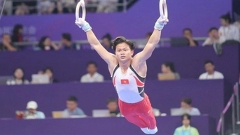 Khánh Phong xuất sắc giành Huy chương bạc cho đội tuyển thể dục dụng cụ Việt Nam