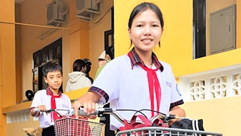 Nâng bước học sinh nghèo vươn tới ước mơ