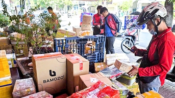 Chạy đua giao hàng dịp Tết