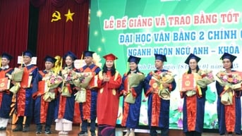 490 cán bộ, công chức tốt nghiệp cử nhân tiếng Anh