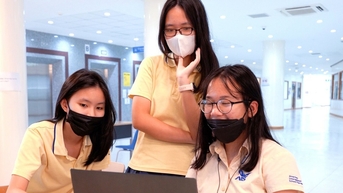Phụ huynh góp 17,7 tỷ đồng cho trường Quốc tế Mỹ trong ngày đầu