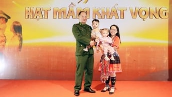 Niềm hạnh phúc làm cha mẹ sau 11 năm mong mỏi của vợ chồng người lính biên phòng