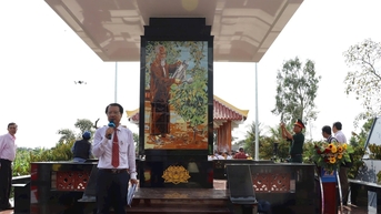 Khánh thành bia kỷ niệm Bác Hồ với cây vú sữa miền Nam