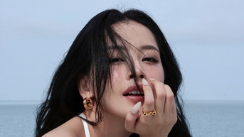 Chi Pu quyến rũ trước biển