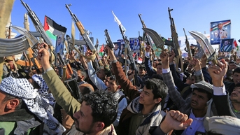 Houthi tấn công tàu sân bay Mỹ, cảnh báo về thỏa thuận ngừng bắn Gaza