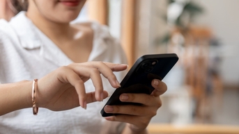 Giá cước tăng, khách hàng có nên ngừng sử dụng SMS Banking?