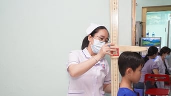 Bệnh viện Nguyễn Tri Phương miễn phí tầm soát chậm tăng trưởng chiều cao trẻ em
