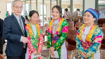 Thầy hiệu trưởng chi 100 tỷ đồng xây trường ở huyện biên giới