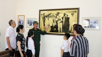ការ​សិក្សា​និង​ការ​ធ្វើ​តាម​លោក​ពូ​គឺ​ជាប់​ពាក់ព័ន្ធ​នឹង​ការ​បំពេញ​កិច្ចការ​នយោបាយ។