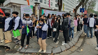 Gần 20.000 học sinh đổ về Hà Nội nghe tư vấn tuyển sinh