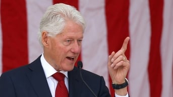 Cựu Tổng thống Mỹ Bill Clinton nhập viện