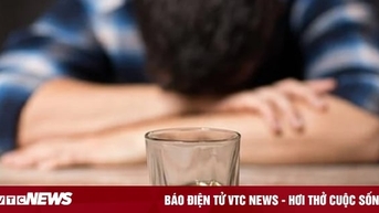 Vì sao có người uống rượu bia mãi không say, người nửa chén đã say?