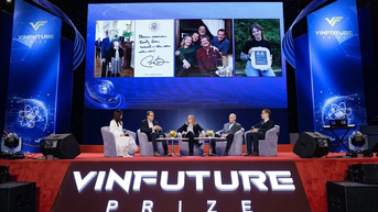 Chủ nhân Giải thưởng VinFuture 2024 truyền đam mê khoa học cho giới trẻ