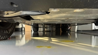 Chiếc Cybertruck mới mua được 3 ngày đã chảy dầu, Tesla cần 1 tháng để sửa