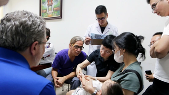 Hợp tác nâng cao trình độ chẩn đoán và điều trị các dị tật cơ xương khớp ở bệnh nhi