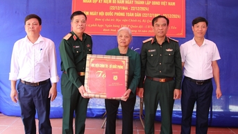 Học viện Chính trị tặng quà, khám bệnh miễn phí cho các đối tượng chính sách