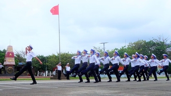 ពិធីលើកទង់និទាឃរដូវនៅ Truong Sa