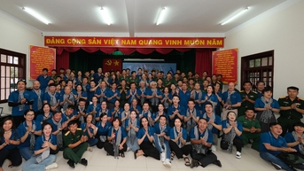ក្រុមសិល្បៈករទីក្រុងហូជីមិញ ផ្លាស់ប្តូរ និងសម្តែងសិល្បៈនៅ Con Dao