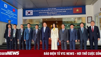 Tổng thống Hàn Quốc trò chuyện cùng sinh viên Đại học Quốc gia Hà Nội