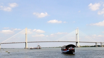 Nước sông Mê Kông đục ngầu cuồn cuộn chảy về đầu nguồn sông Cửu Long, đón lũ đẹp, cá đồng ngon