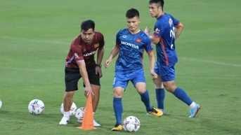 Quang Hải có thay đổi cực bất ngờ trong ngày ra mắt HLV Troussier