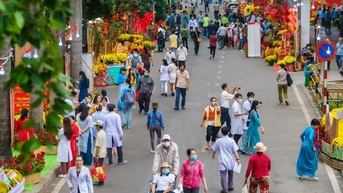 Nghìn người dạo chơi ở đường xuân đặc biệt trong Bệnh viện Chợ Rẫy