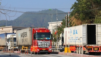Hàng NK tăng cao, thông quan chậm ở cửa khẩu quốc tế Hữu Nghị
