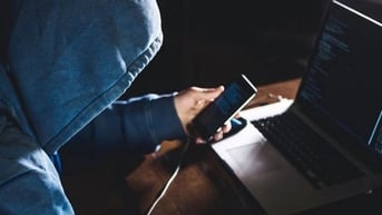 Làm theo những cách này để chống bị hack điện thoại