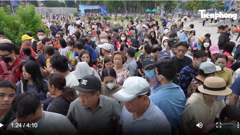 Người dân chia sẻ cảm xúc khi chen chân xếp hàng chờ đi metro 1 sau 15 năm