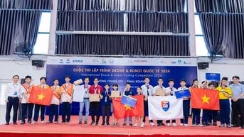 Đoàn học sinh TP HCM thắng lớn tại cuộc thi lập trình Drone và Robot quốc tế 2024