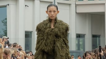 Huỳnh Tú Anh, người mẫu Việt trúng show catwalk đầu tiên tại Milan Fashion Week