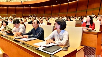 Bảo đảm chế độ đãi ngộ thỏa đáng đối với nhân viên y tế cơ sở, y tế dự phòng