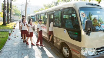 Từ 2025, ô tô kinh doanh chở trẻ mầm non và học sinh phải sơn màu vàng đậm
