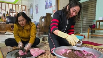 Người dân xứ Nghệ đỏ lửa xuyên ngày đêm làm đặc sản bán Tết