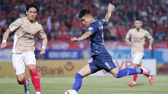 Hàng công HAGL báo động đỏ, chờ 'Zico Thái' Kiatisak ra tay