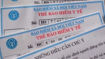 Thanh tra cơ sở y tế yêu cầu bệnh nhân xuất trình thẻ bảo hiểm y tế giấy