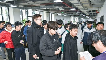 Hàng nghìn thí sinh 'mở hàng' kỳ thi đánh giá tư duy đầu tiên năm 2025