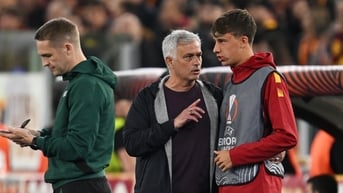 AS Roma lĩnh đòn đau vì chiến thuật hắc ám của HLV Mourinho