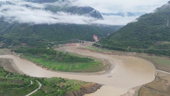 Xuôi dòng Đà Giang trong mùa nước cạn