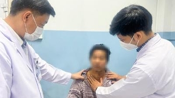 Điều trị thành công túi phình động mạch hiếm gặp bằng phương pháp mổ Hybrid