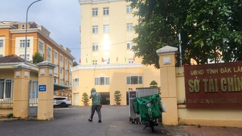 វិវឌ្ឍន៍​ថ្មី​នៃ​ការ​ពន្យារ​ពេល​ផ្តល់​ប្រាក់​រង្វាន់​ដល់​គ្រូ​និង​មន្ត្រី​រាជការ​រាប់​ម៉ឺន​នាក់។