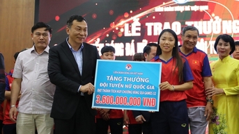 Đội tuyển nữ Việt Nam nhận 5,6 tỉ đồng tiền thưởng sau kỳ tích vàng SEA Games 32