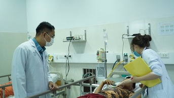 3 bệnh nhi nghi ngộ độc botulinum do ăn chả lụa bán dạo
