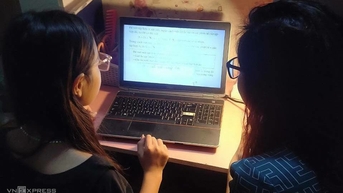 Chật vật chữa cận cho con