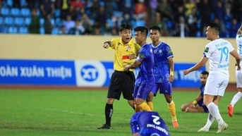 Trọng tài khiến V-League dậy sóng nhận cái kết đắng