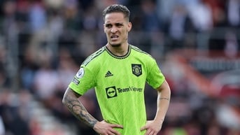 Man Utd rao bán Antony
