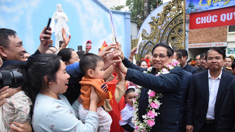 [Ảnh] Thủ tướng Phạm Minh Chính thăm, chúc mừng Giáo xứ Lào Cai