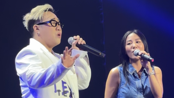 Văn Mai Hương, tlinh tặng vật phẩm bán đấu giá ủng hộ đồng bào miền Bắc tại We Love Vietnam
